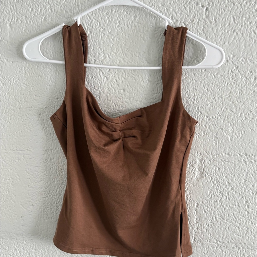Brown scoop neck cropped tank with side slits